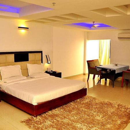 Hotel Luciya Kochi Exteriör bild