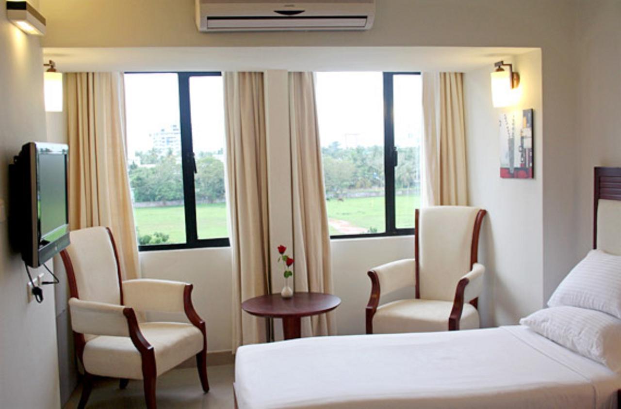 Hotel Luciya Kochi Exteriör bild