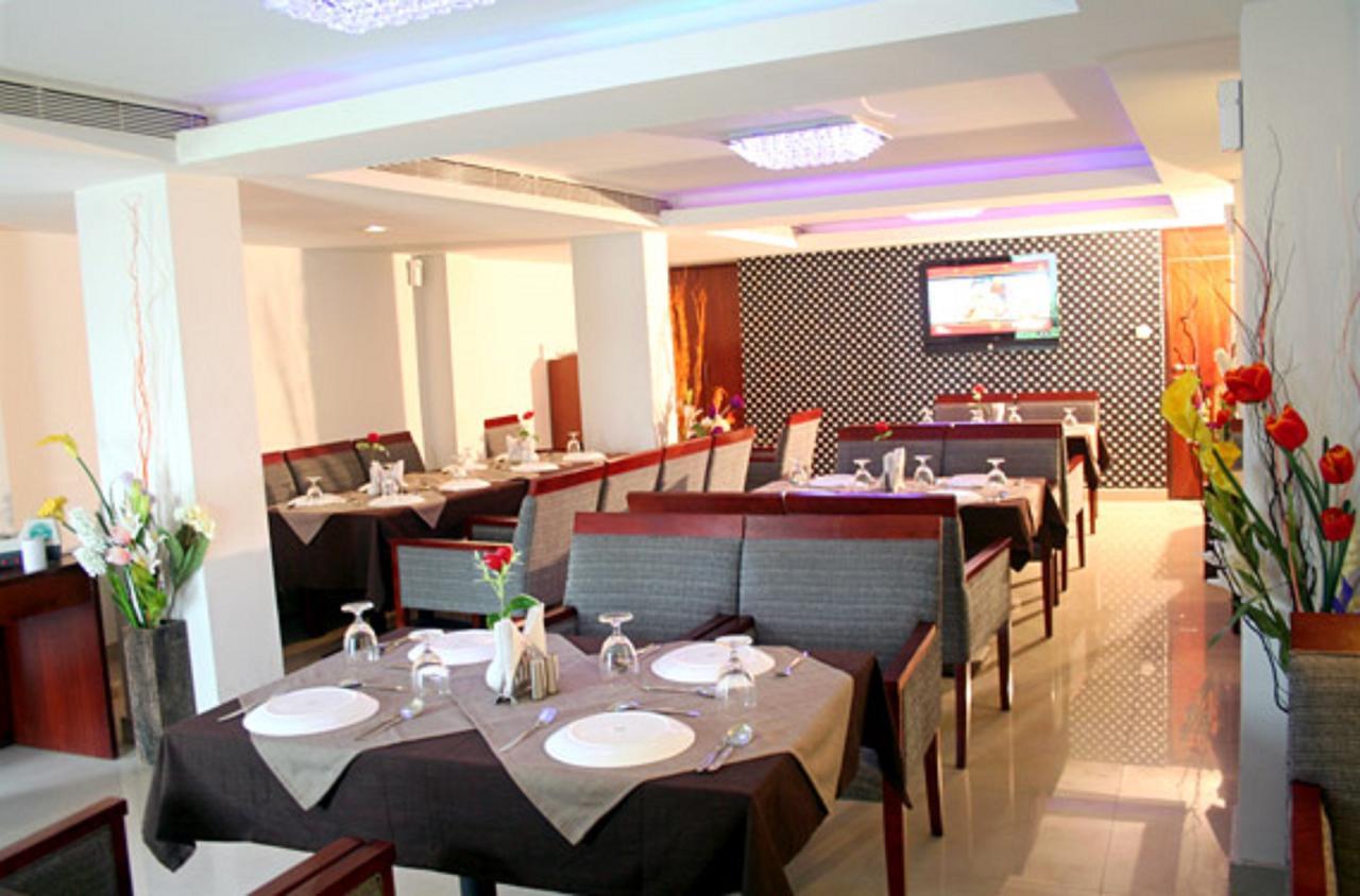Hotel Luciya Kochi Exteriör bild