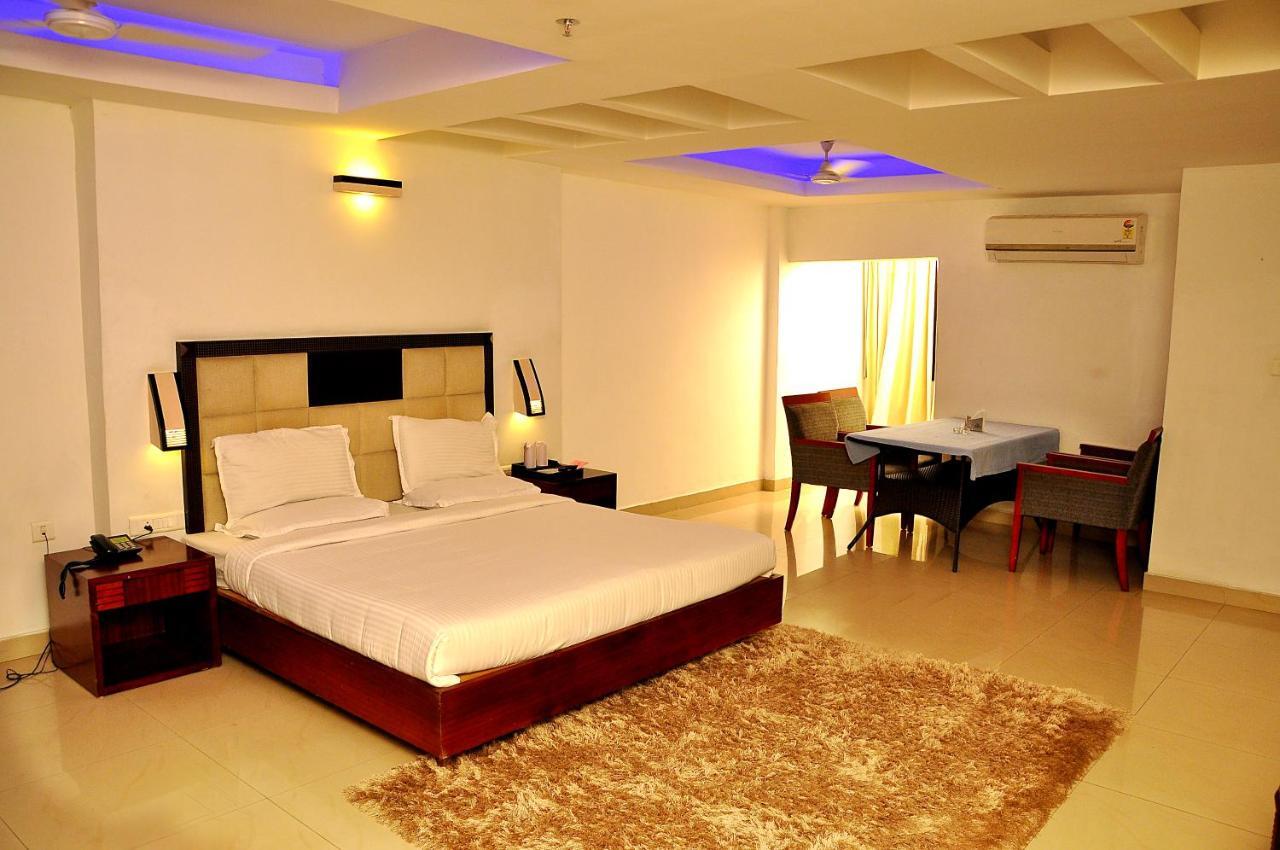 Hotel Luciya Kochi Exteriör bild
