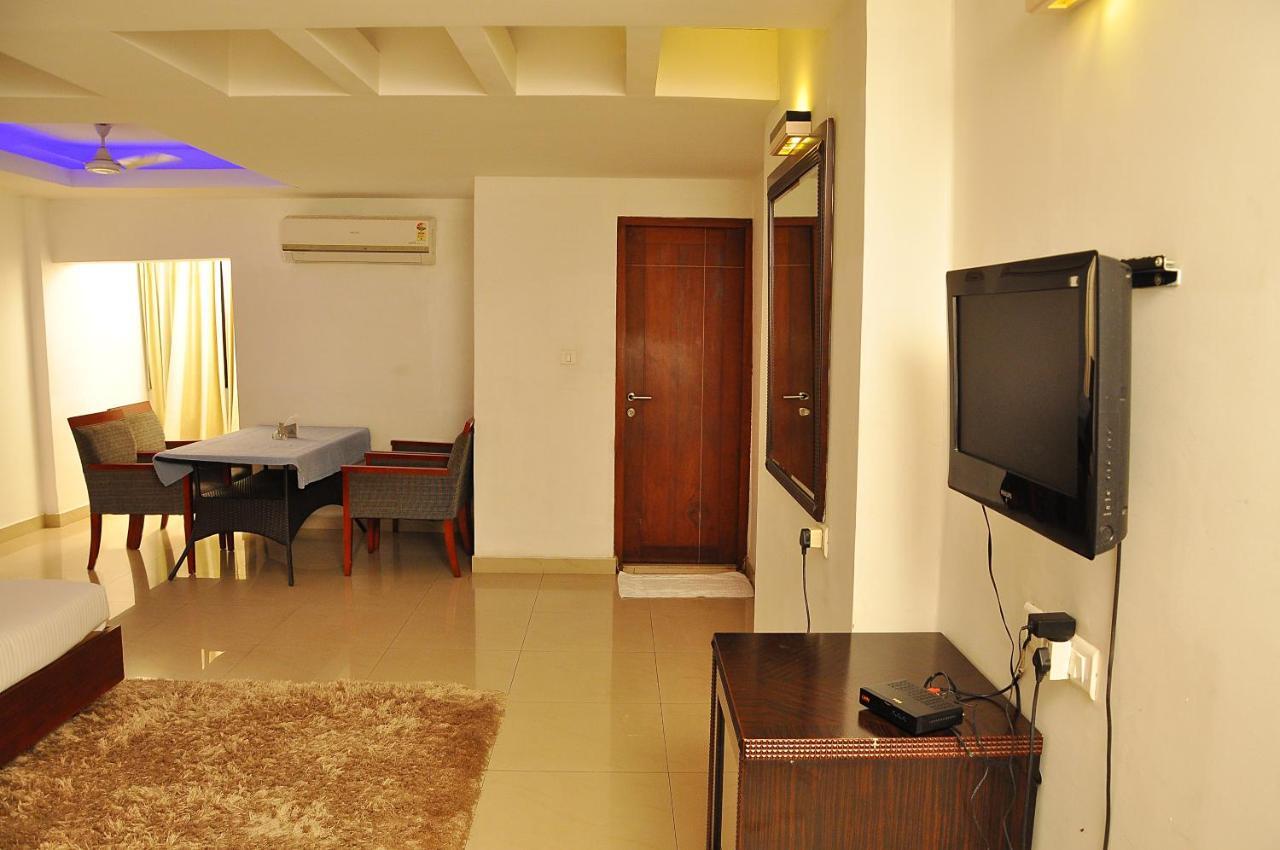 Hotel Luciya Kochi Exteriör bild