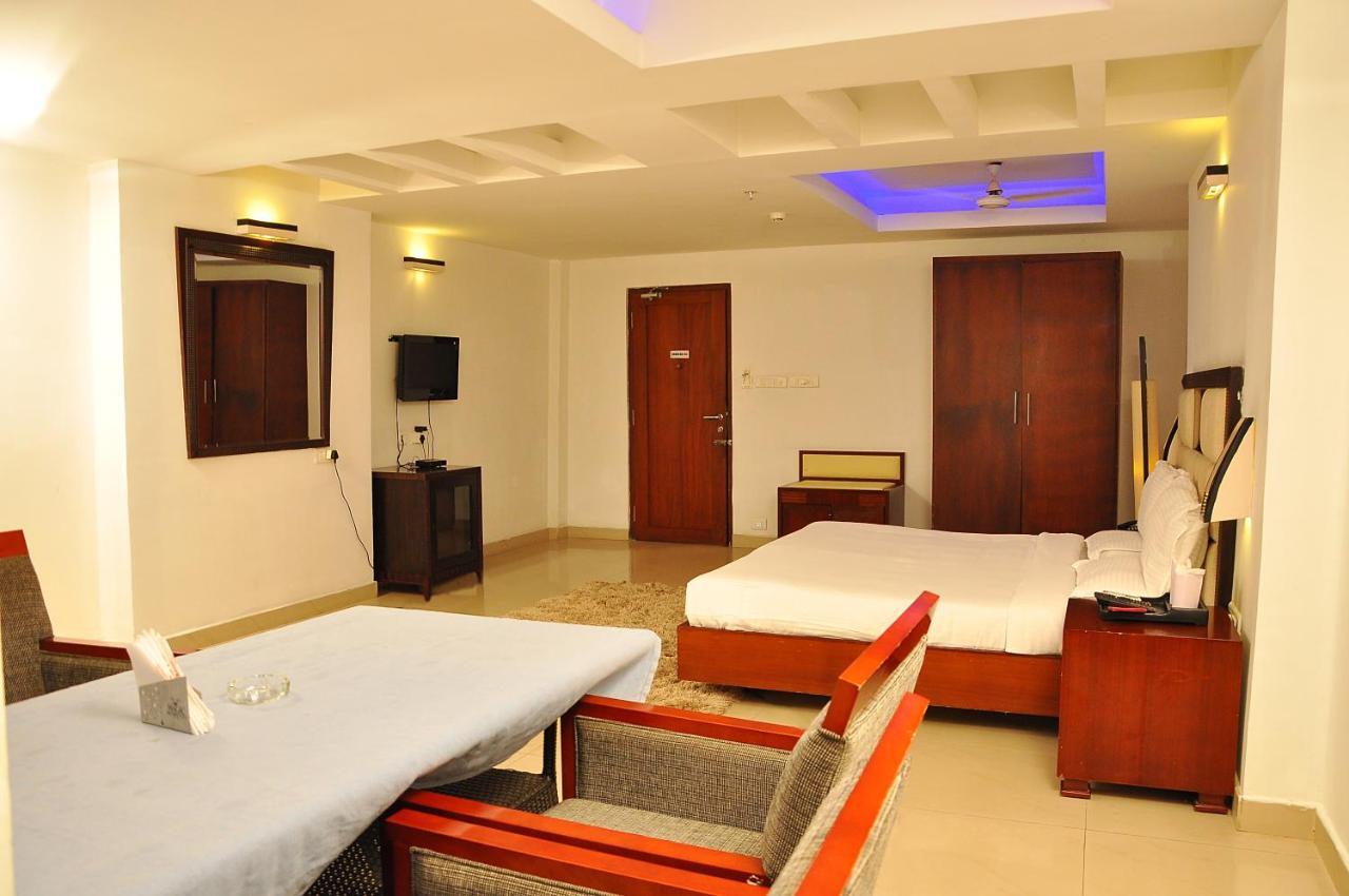 Hotel Luciya Kochi Exteriör bild