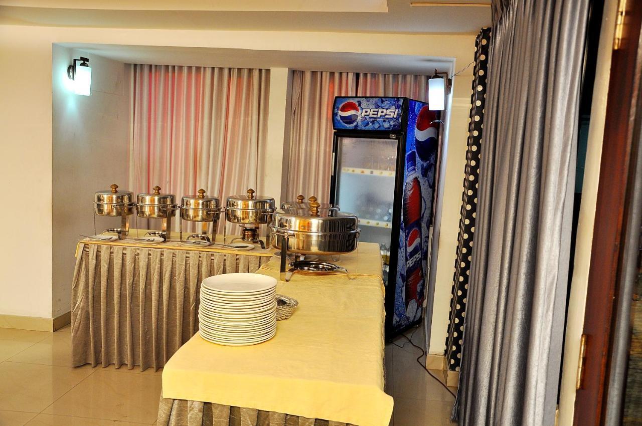Hotel Luciya Kochi Exteriör bild