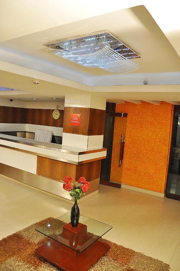 Hotel Luciya Kochi Exteriör bild