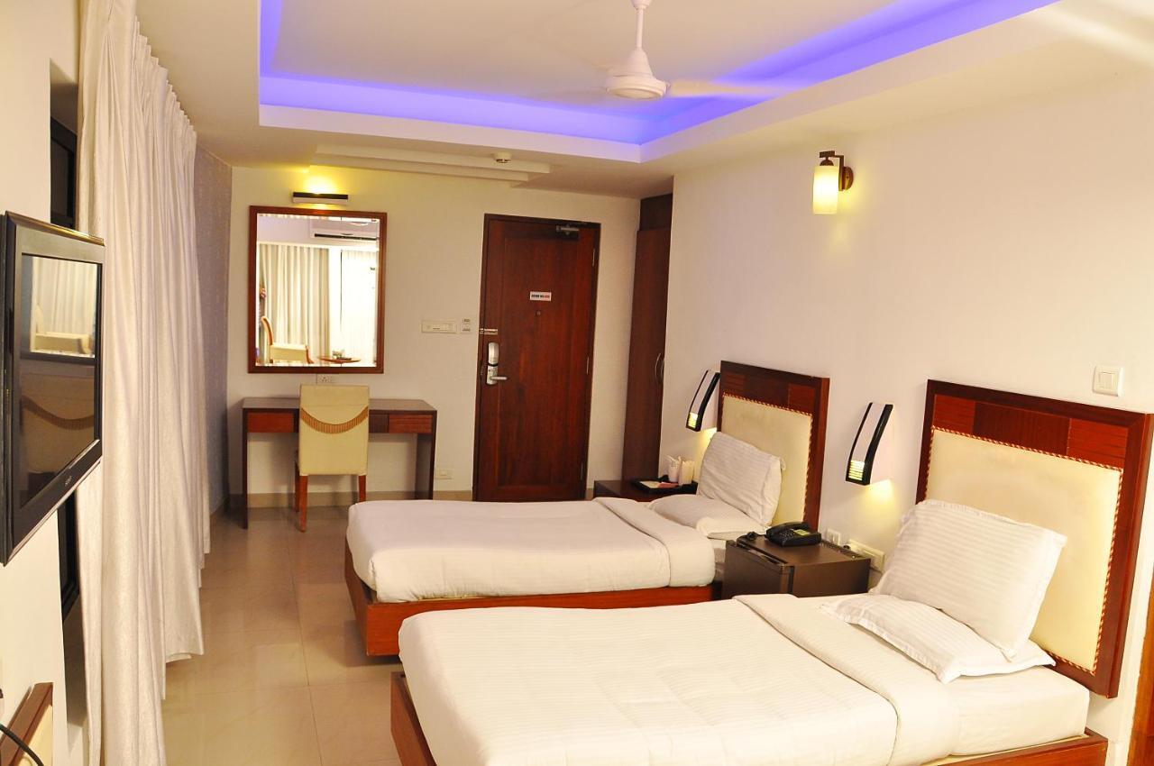 Hotel Luciya Kochi Exteriör bild