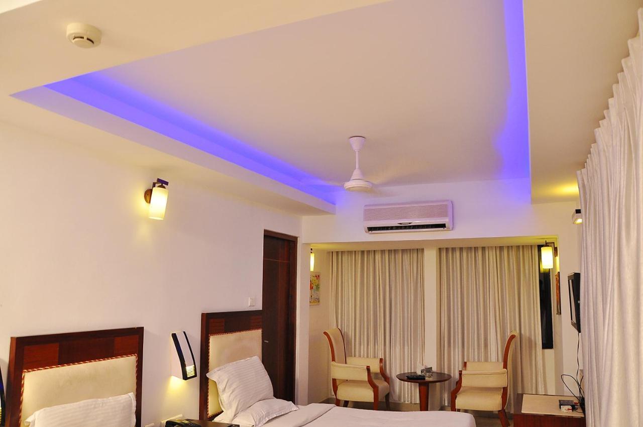 Hotel Luciya Kochi Exteriör bild