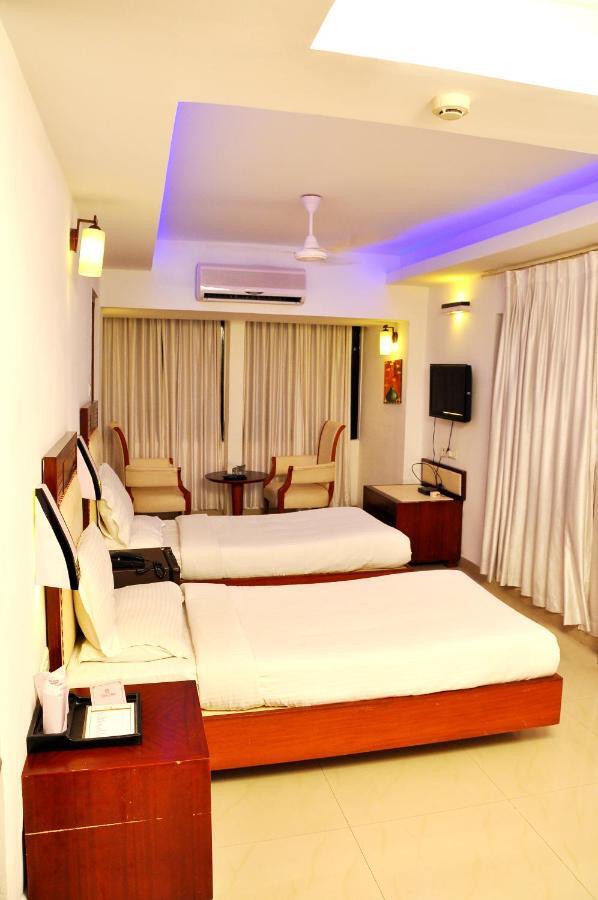 Hotel Luciya Kochi Exteriör bild